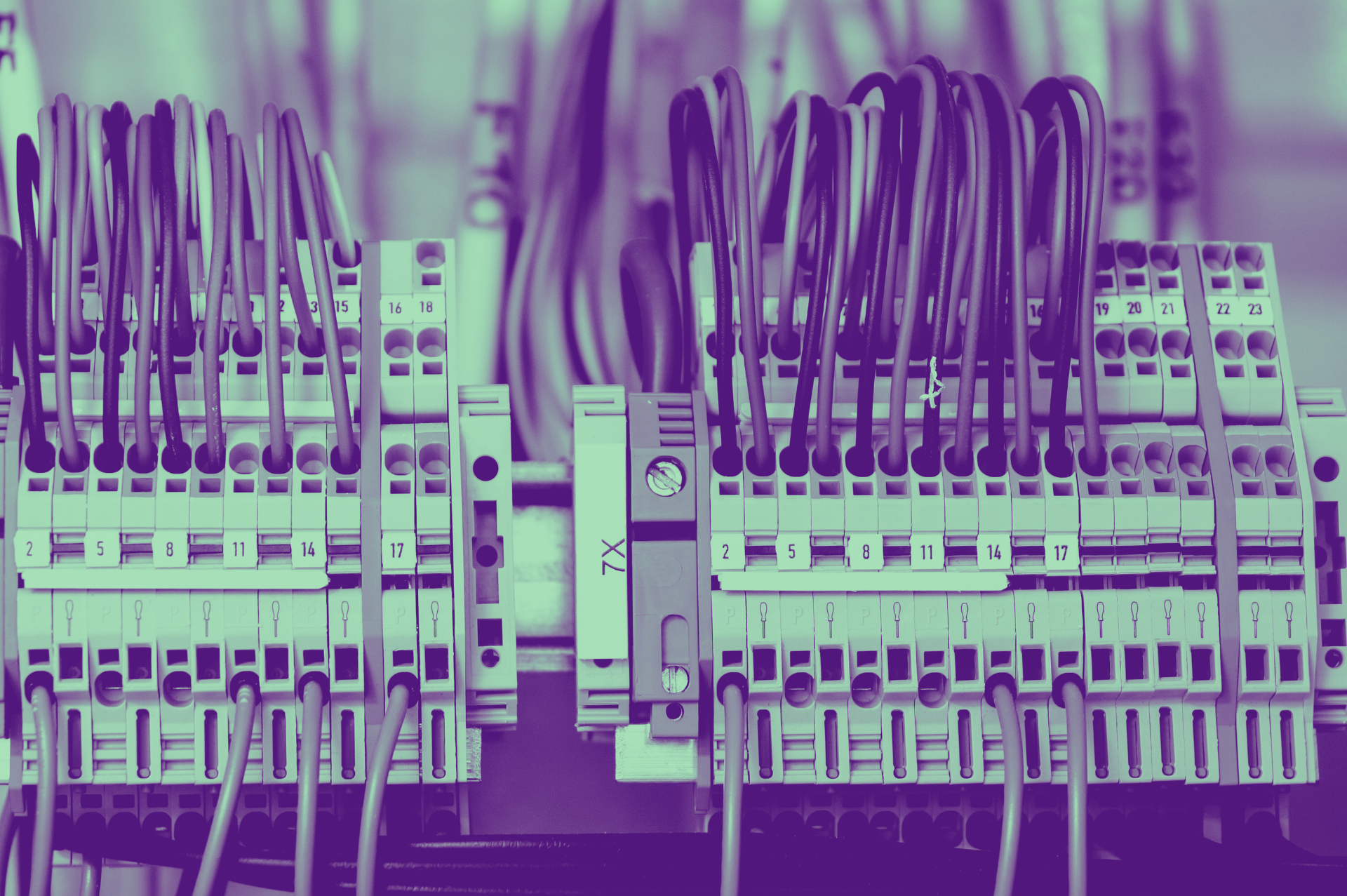 Les bases de l'électricité domestique. Concepts fondamentaux de l'électricité, tels que les circuits, les fusibles, les disjoncteurs, et comment ils fonctionnent.