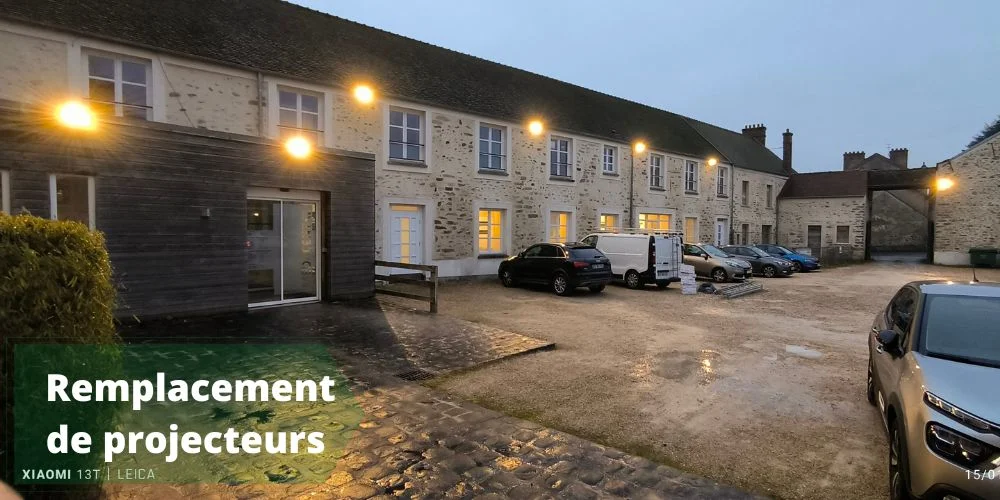 Remplacement de projecteurs avec Clartelec – Electricien en Essonne Remplacement de projecteurs avec Clartelec - Electricien en Essonne